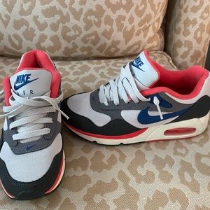 Nike air max size 6.5 woman’s grey pink and blue